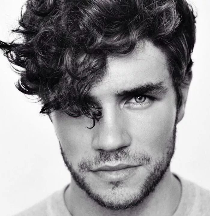 Прическа мужская 2024 кудри ▷ 1001+ idées Coiffure homme tendance 2021 - un dégradé d'idées Curly hair men, 