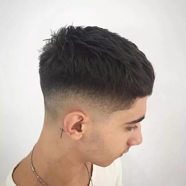 Прическа мужская без боковых Textured Crew Cut with Tapered and Faded Sides on Dark Hair - The Latest Hairsty