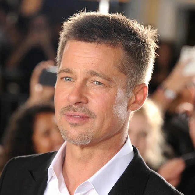 Прическа мужская открытый лоб Brad Pitt Distracts World from Impending Doom With Great Haircut Brad pitt hairc