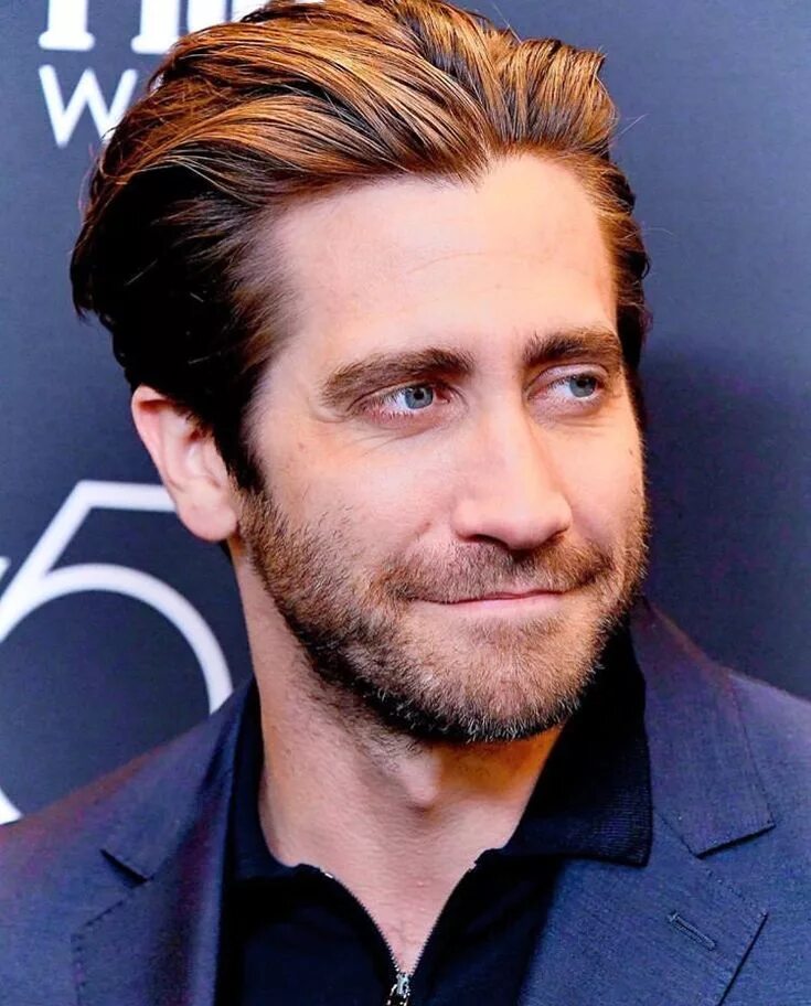 Прическа мужская зачесанные назад волосы Pin su Jake Gyllenhaal