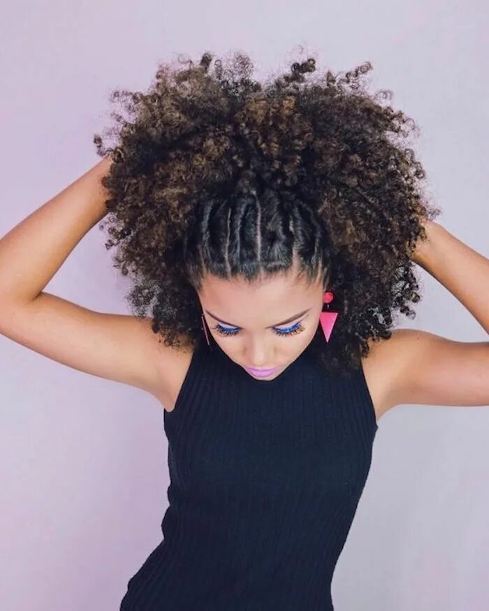 Прическа на афро кудри длинные Tendances chez la coiffure africaine pour 2022 Mixed race hairstyles, Curly hair