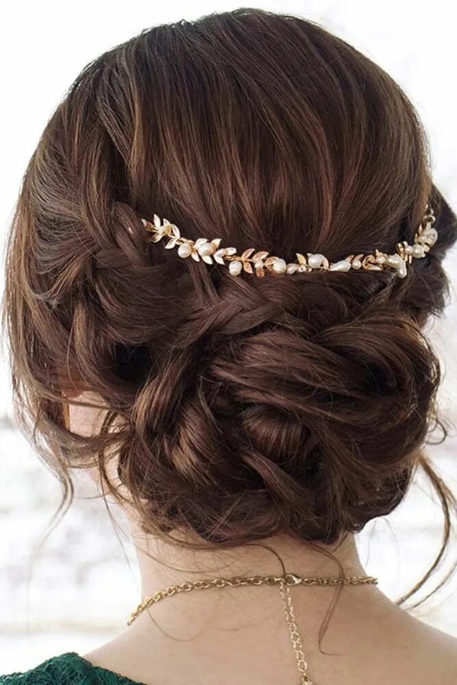 Прическа на бал на длинные It is high time to think about prom hairstyles as the big dance will soon be upo