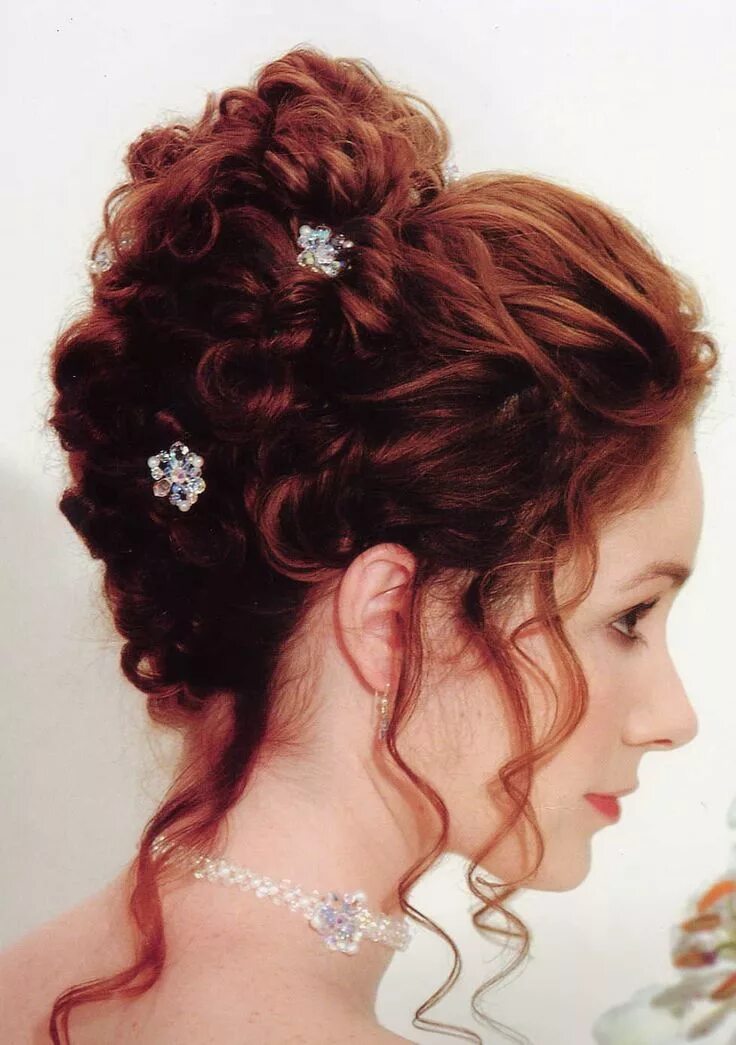 Прическа на бал на длинные red hairstyle of a bride #hair Acconciatura matrimonio, Acconciature, Pettinatur