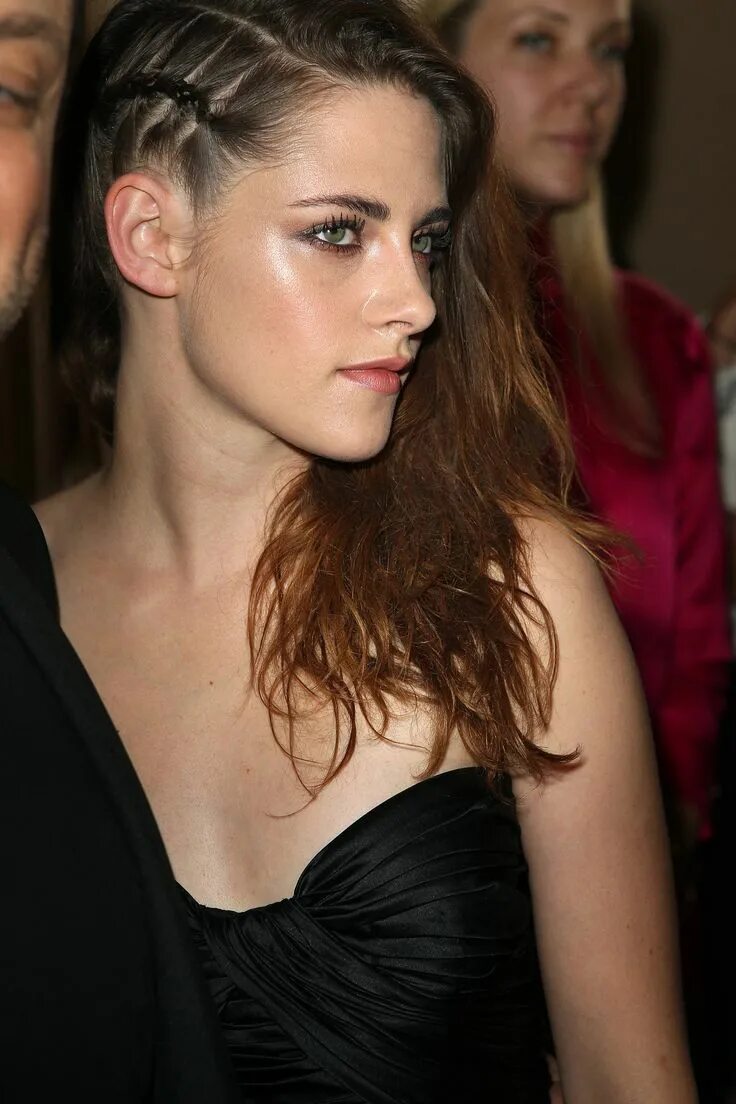 Прическа на бок женская July 2013 Hairstyle, Kristen stewart style, Kristen stewart