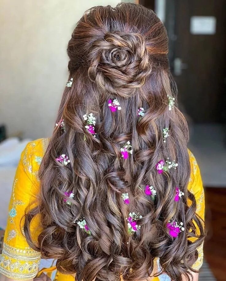 Прическа на день рождение длинные 25+ Pre-Wedding Hairstyles for Mehndi Haldi or more functions! Bride hairstyles,