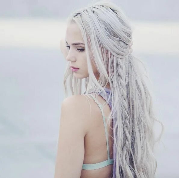 Прическа на длинные белые волосы Valyrian Hair styles, Hair inspiration, Beautiful hair