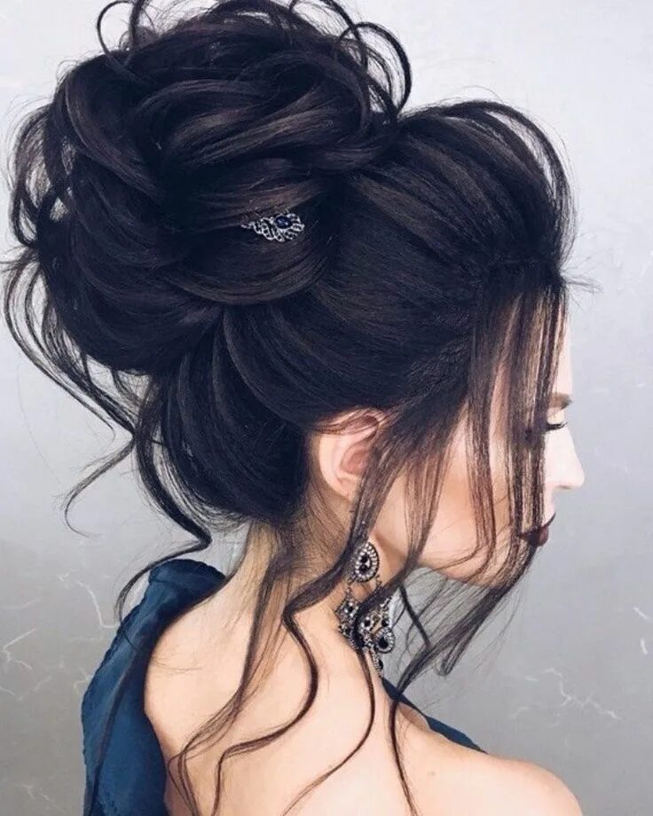 Прическа на длинные черные волосы Moda y algo Más Long hair styles, Hair jewellry, Hair updos