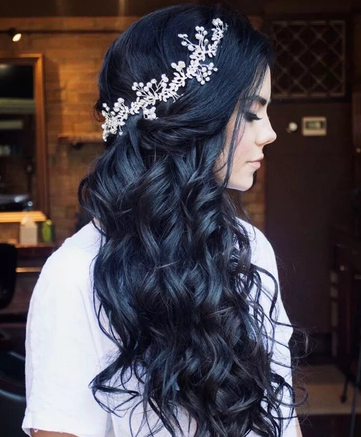 Прическа на длинные черные волосы Épinglé sur Black hair Cheveux de mariée, Coiffure mariage, Images coiffure