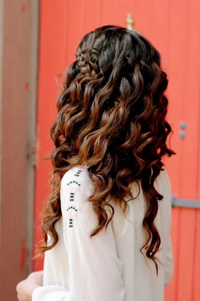 Прическа на длинные кучерявые волосы Hair Haare Long hair styles, Curly hair styles, Hair waves