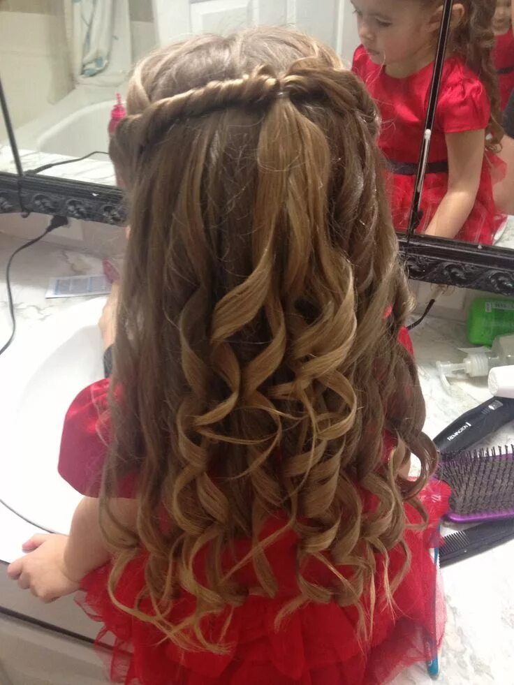 Прическа на длинные локоны девочке Cute little girls hair style for a special occasion. #toddler #hairdo. in 2019 L