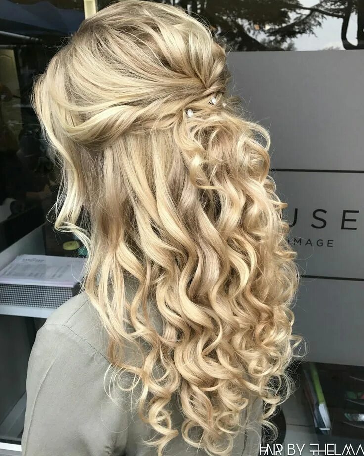 Прическа на длинные накрученные волосы Pin by Zuzana11zaza ... on Účesy Hair styles, Long hair styles, Prom hairstyles 