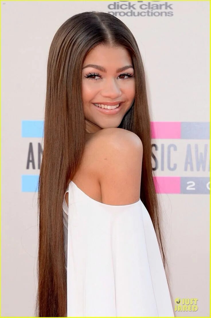 Прическа на длинные ровные волосы Sister Long hair styles, Zendaya hair, Hair styles