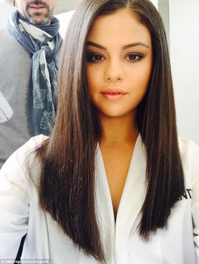 Прическа на длинные ровные волосы Good hair day! Selena Gomez shows why she is the new face of Pantene Straight ha