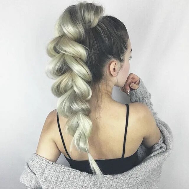 Прическа на длинные волосы на прогулку Beautiful PULL THROUGH BRAID from @ayyitsevaaa @ayyitsevaaa ✨ #pullthroughbraid 