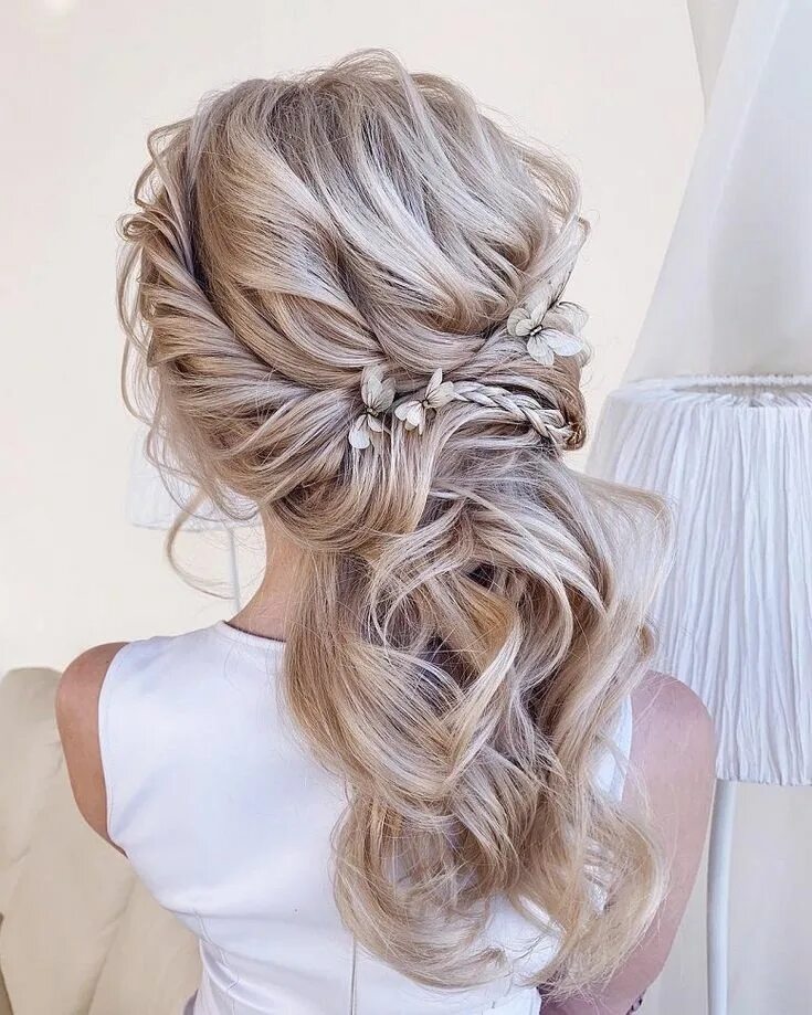 Прическа на длинные волосы на свадьбу гостье Blown away with these 57 Beautiful Messy wedding hair ,textured hair upstyle, ha