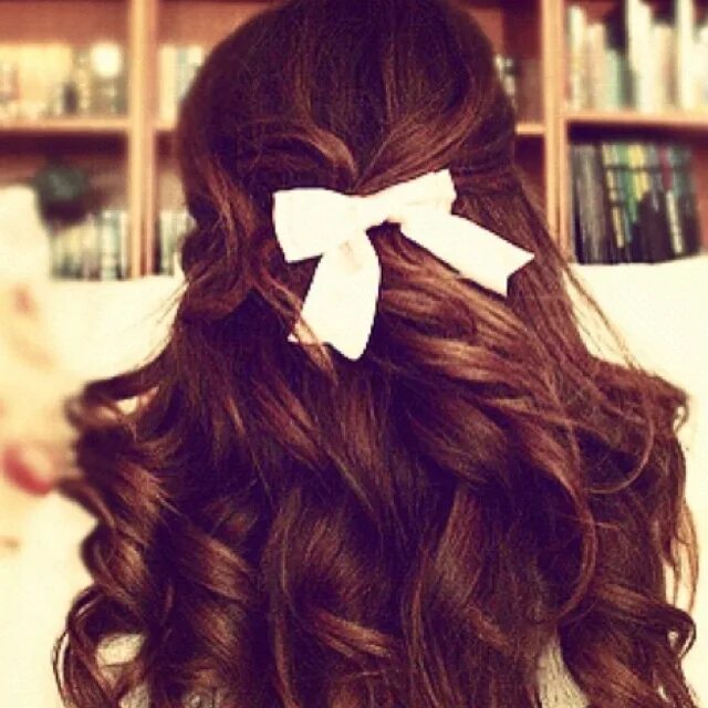 Прическа на длинные волосы последний звонок Hair ribbon Long hair styles, Curly hair styles, Pretty hairstyles