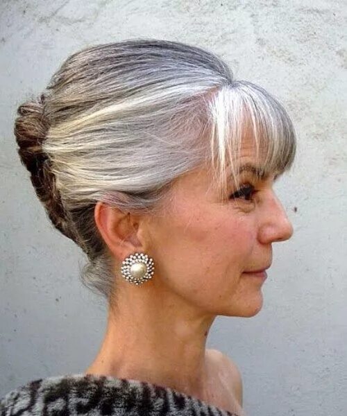 Прическа на длинные волосы пожилой женщине Image result for long grey hair styles over 50 Long gray hair, Womens hairstyles