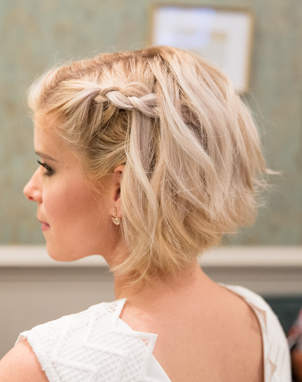 Прическа на каре без челки на торжество Short Wedding Hairstyles That Are Jaw Dropping - My Sweet Engagement Short weddi