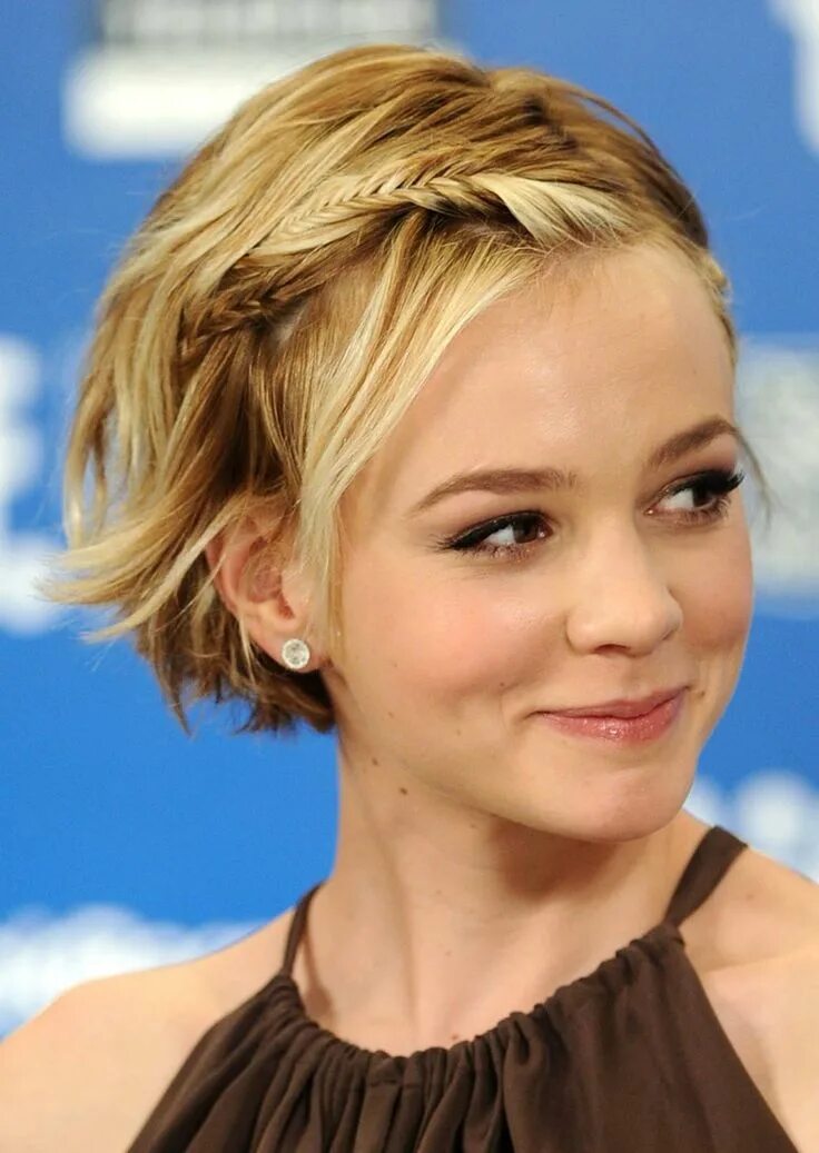 Прическа на короткие прямые волосы Carey Mulligan Hair romance, Braids for short hair, Chic short hair