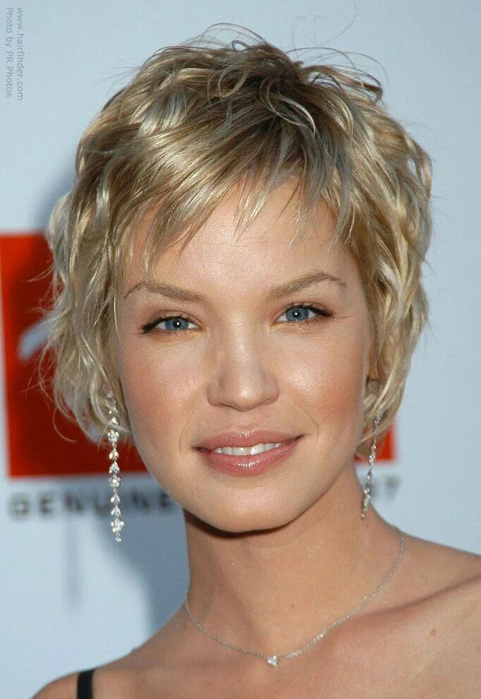 Прическа на короткие редкие волосы Ashley Scott - Short layered hairstyle Short layered haircuts, Human hair wigs b