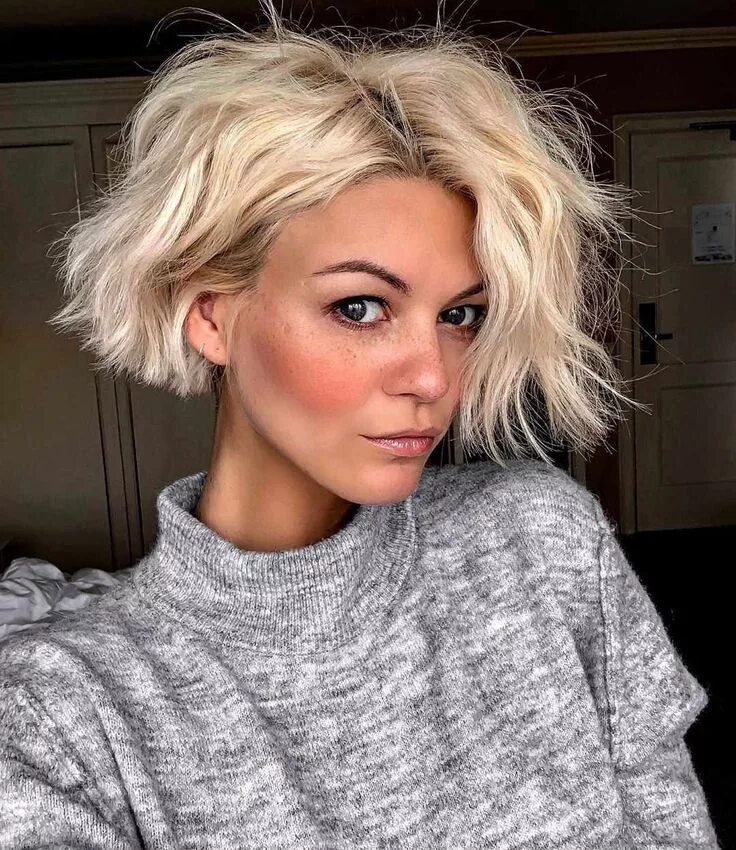 Прическа на короткие светлые волосы Pin by Sarah West on Haircut ideas all ladies in 2020 Choppy bob hairstyles, Sho