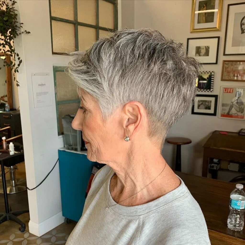 Прическа на короткие волосы 60 Pixie Haircuts for Women over 70 in 2023