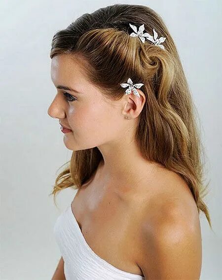 Прическа на короткие волосы крабиками девочки 30 Sumptuous Side Hairstyles For Prom To Please Any Taste Hair down styles, Side