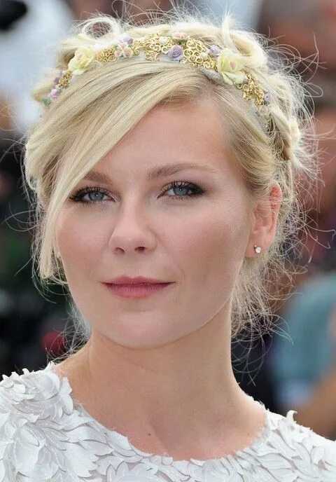 Прическа на короткие волосы с ободком Top 26 Kirsten Dunst Hairstyles Blumenmädchen frisuren, Hochzeitsfrisuren, Frisu