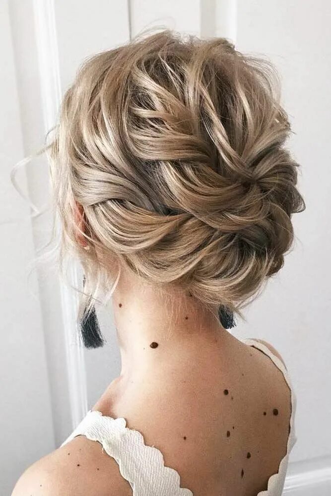 Прическа на короткие волосы собранные сзади Short Hairstyles To Wear At The Christmas Party Short wedding hair, Short hair s