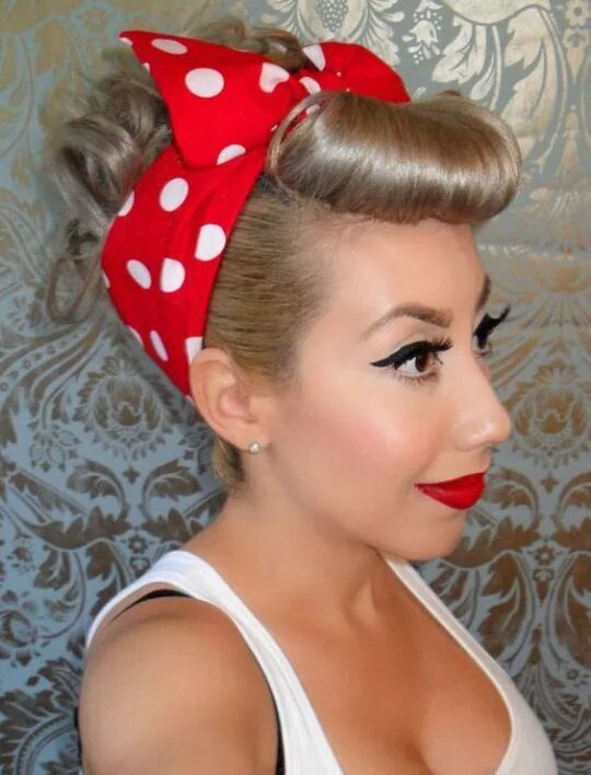 Прическа на короткие волосы стиль стиляги Red Lip Fantasy Pin up hair, Rockabilly hair, Rockabilly makeup