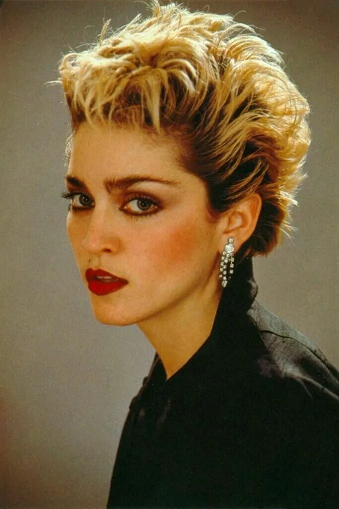 Прическа на короткие волосы в стиле 90х Madonna 1982 Madonna hair, 80s short hair, Madonna 80s