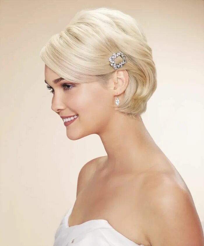 Прическа на короткие волосы жж Свадебные прически на короткие волосы: 50 фото Bridesmaid hair short bob, Brides