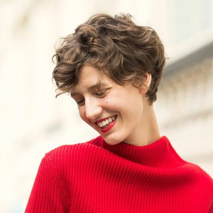 Прическа на короткие вьющиеся Short Hairstyle Ideas And Trends Southern Living Curly pixie hairstyles, Short c