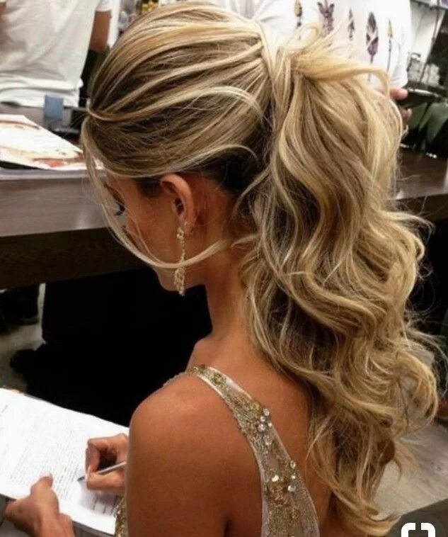 Прическа на корпоратив на средние Pin by Martha Acevedo on peinados Long hair styles, Hair styles, Wedding hairsty