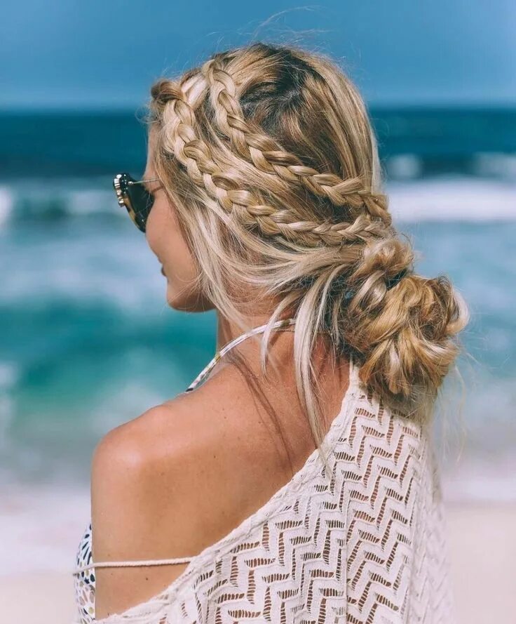 Прическа на море на средние 20 Inspiring Beach Hair Ideas for Beautiful Vacation Beach hairstyles for long h