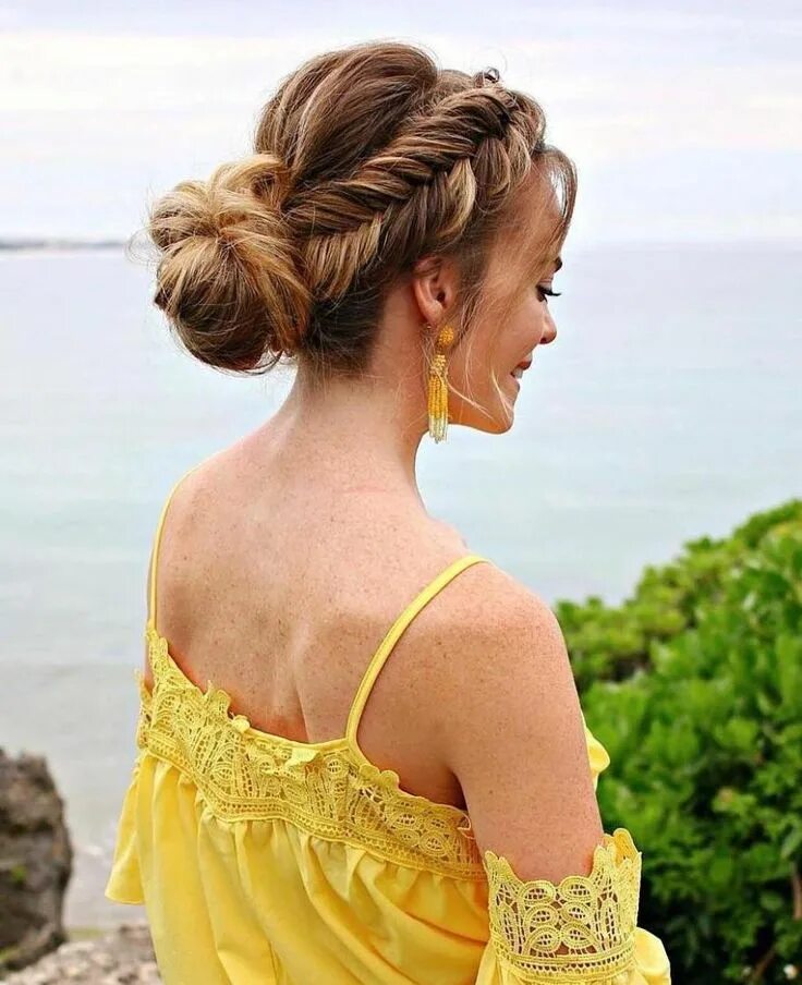 Прическа на море на средние 20 Inspiring Beach Hair Ideas for Beautiful Vacation Vacation hairstyles, Beach 