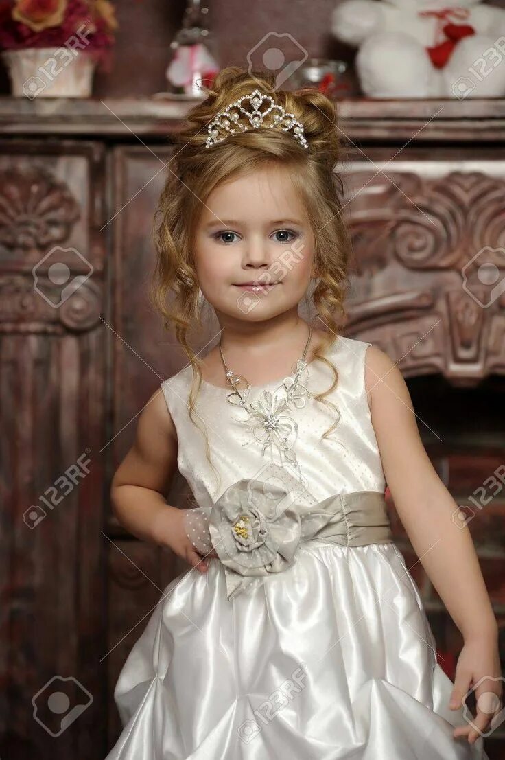 Прическа на новый год девочке в садик White Dress Tiara Dresses, Baby girl party dresses, Flower girl dresses