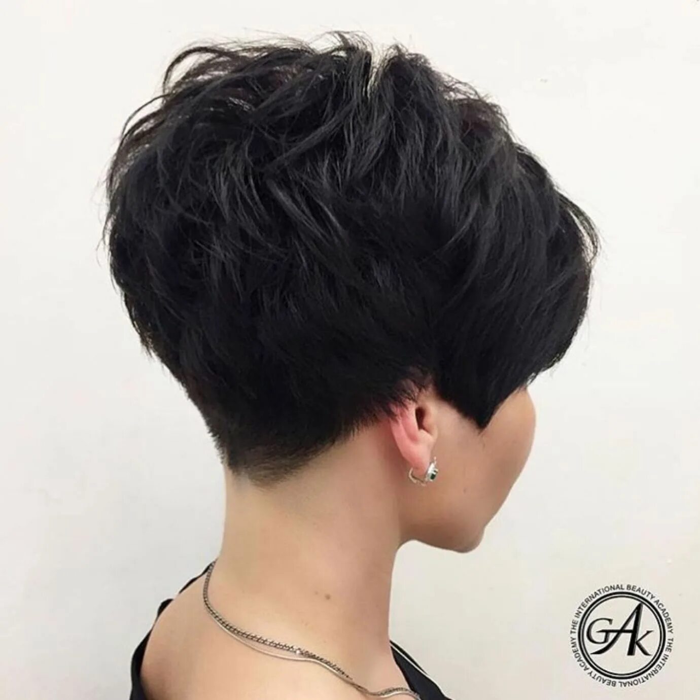 Прическа на ножке для женщин 60 Gorgeous Long Pixie Hairstyle Ideas for 2024 Thick hair styles, Thick hair pi