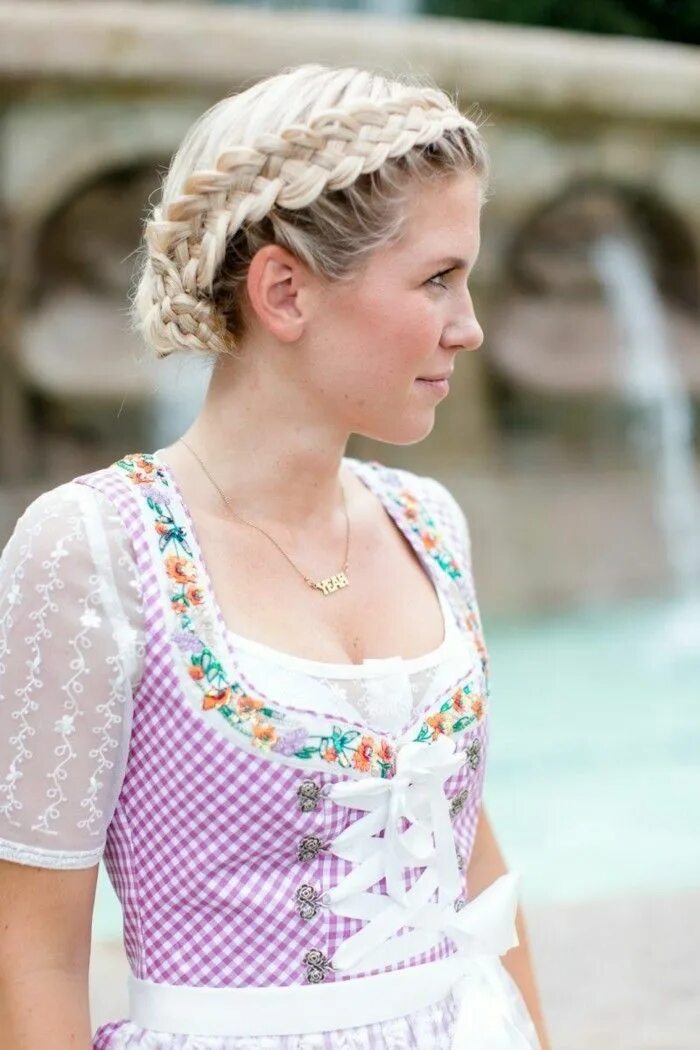 Прическа на октоберфест для женщин Oktoberfest hairstyles with instructions in pictures two pigtails romantic braid