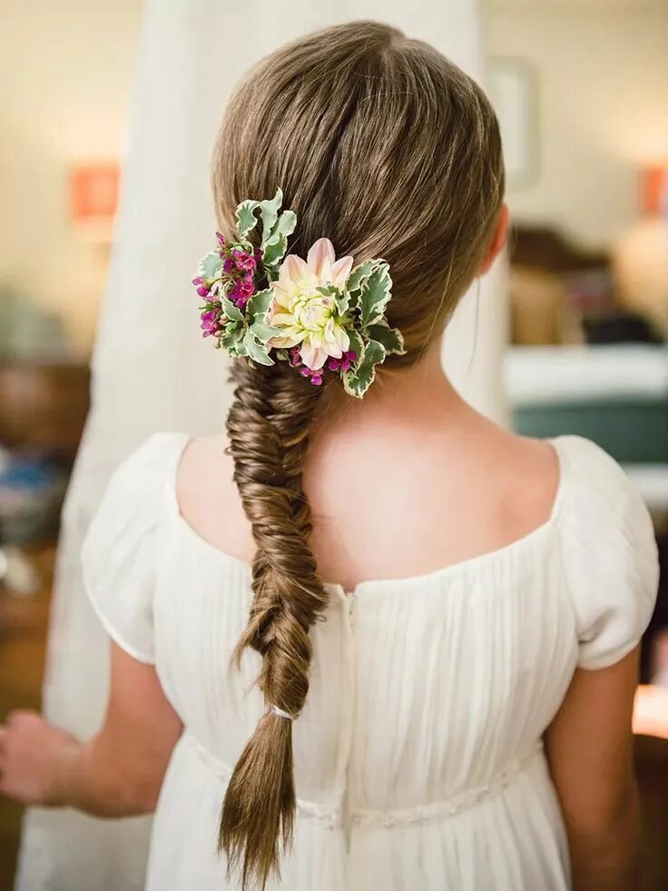 Прическа на праздник девушке These Are the Cutest Flower Girl Hairstyles and Accessories You'll Ever See Flow