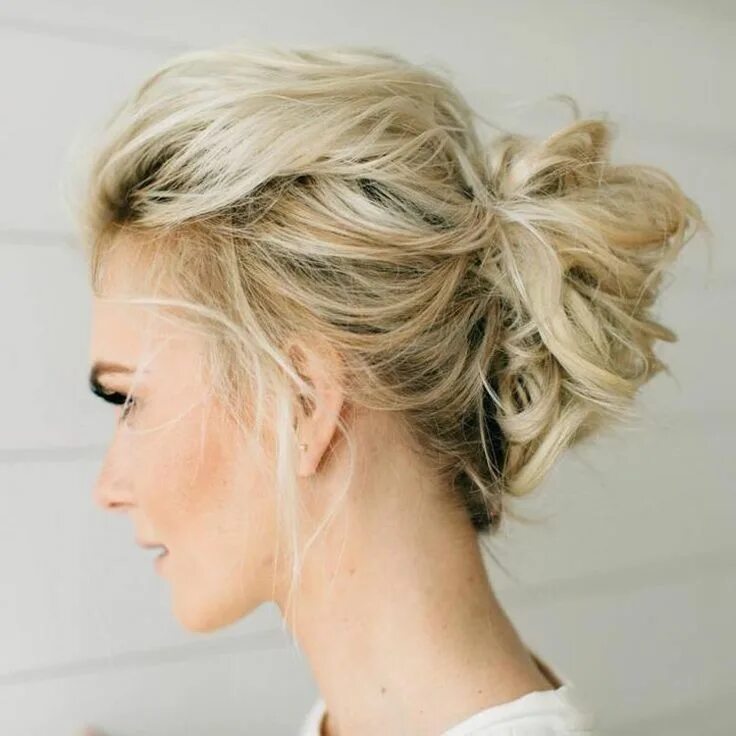 Прическа на редкие волосы фото Pin by mamasbag.com on honey blonde hairstyles Thin hair updo, Short hair updo, 