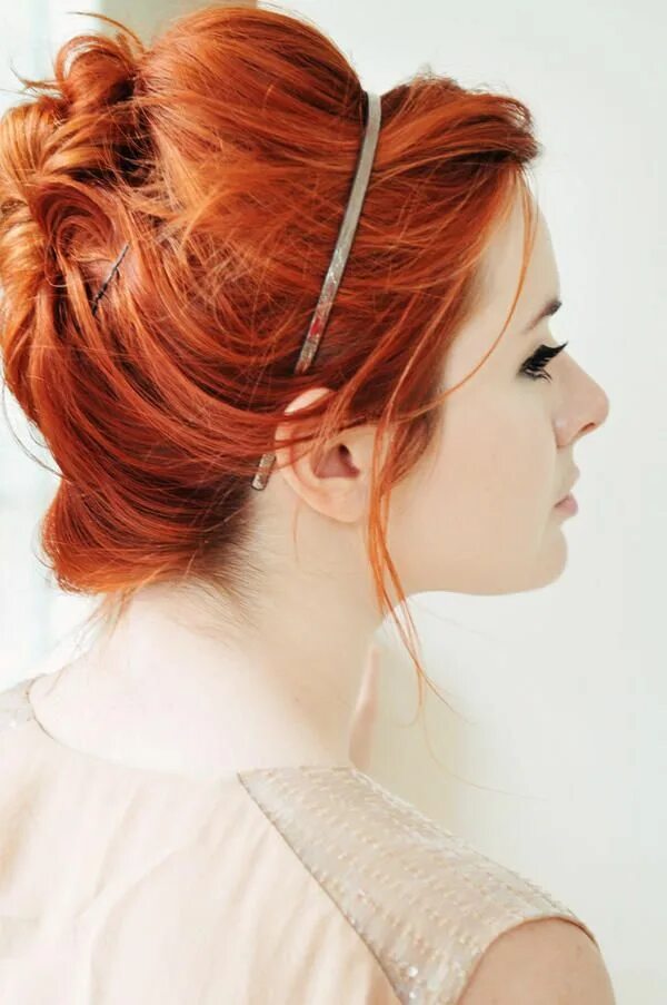 Прическа на рыжие волосы средней Sea of shoes Natural red hair, Red hair updo, Orange hair