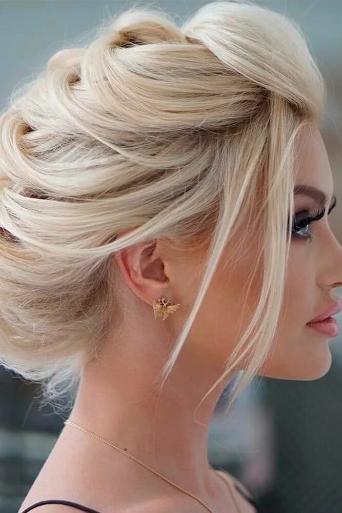 Прическа на средние волосы блонд 40+ Dreamy Homecoming Hairstyles Fit For A Queen Long hair styles, Formal hairst