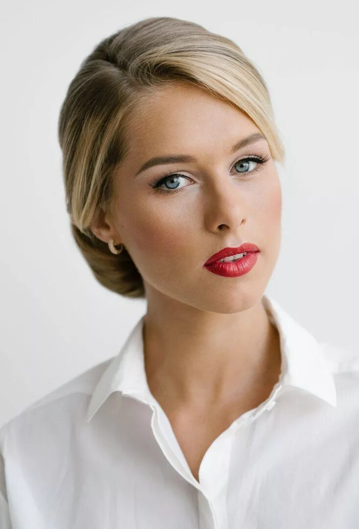 Прическа на средние волосы деловой стиль Pin by james boateng on Jacqueline Professional headshots women, Business headsh