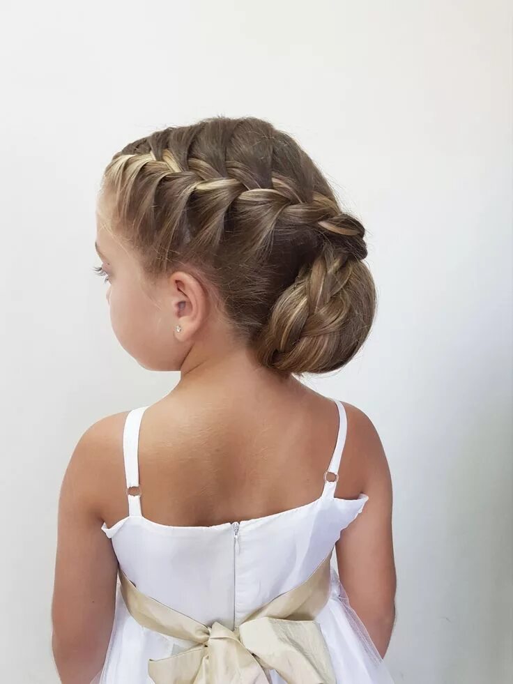 Прическа на средние волосы девочке на утренник Untitled Flowergirl Hairstyles in 2019 Flower girl hairstyles, Bridesmaid hair c