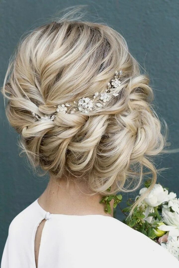 Прическа на средние волосы для гостей #wedding #hairstyles Wedding Ideas Braided prom hair, Wedding hair inspiration, 