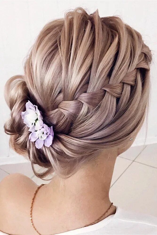 Прическа на средние волосы для гостей Classic Wedding Hairstyles: 30+ Best Looks & Expert Tips Wedding hair side, Clas