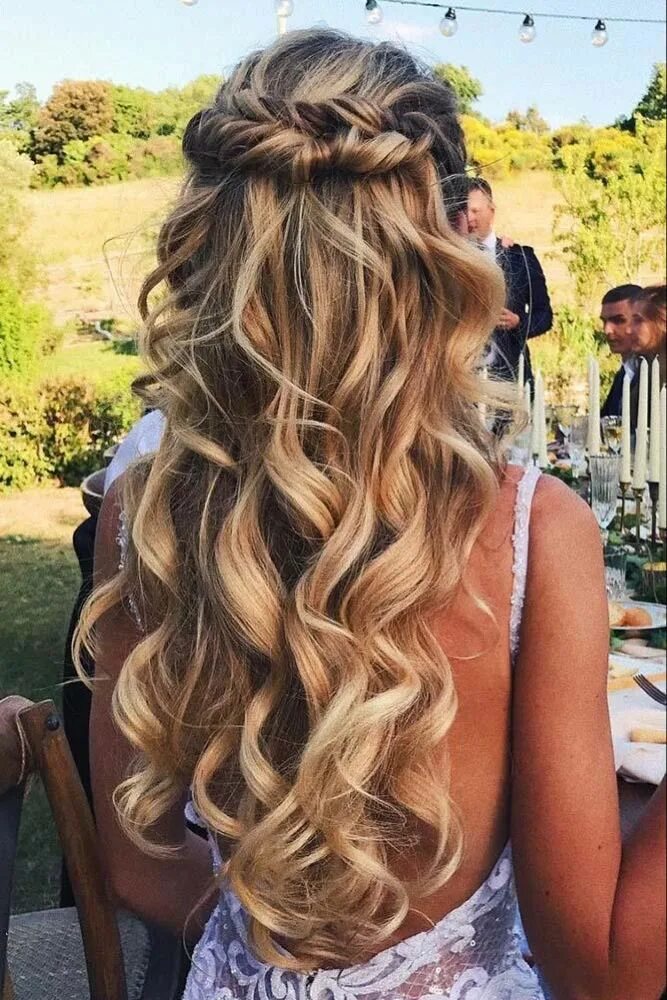 Прическа на средние волосы кудри распущенные 33 Wedding Hairstyles With Hair Down Wedding Forward Long hair styles, Wedding h