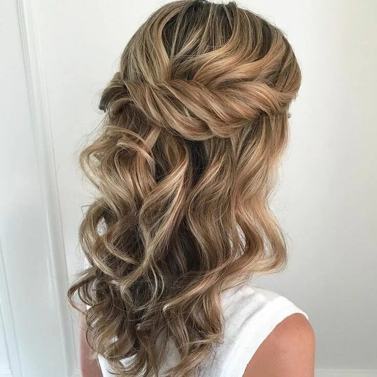 Прическа на средние волосы кудри распущенные 44 Gorgeous Half up half down hairstyles Hair styles, Wedding hair inspiration, 