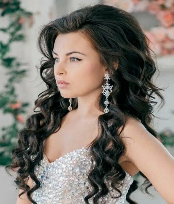 Прическа на средние волосы кудри распущенные набок Voluminous curls New hairstyles 2015 - Hairstyles for 2015 Hair styles 2016, Bri